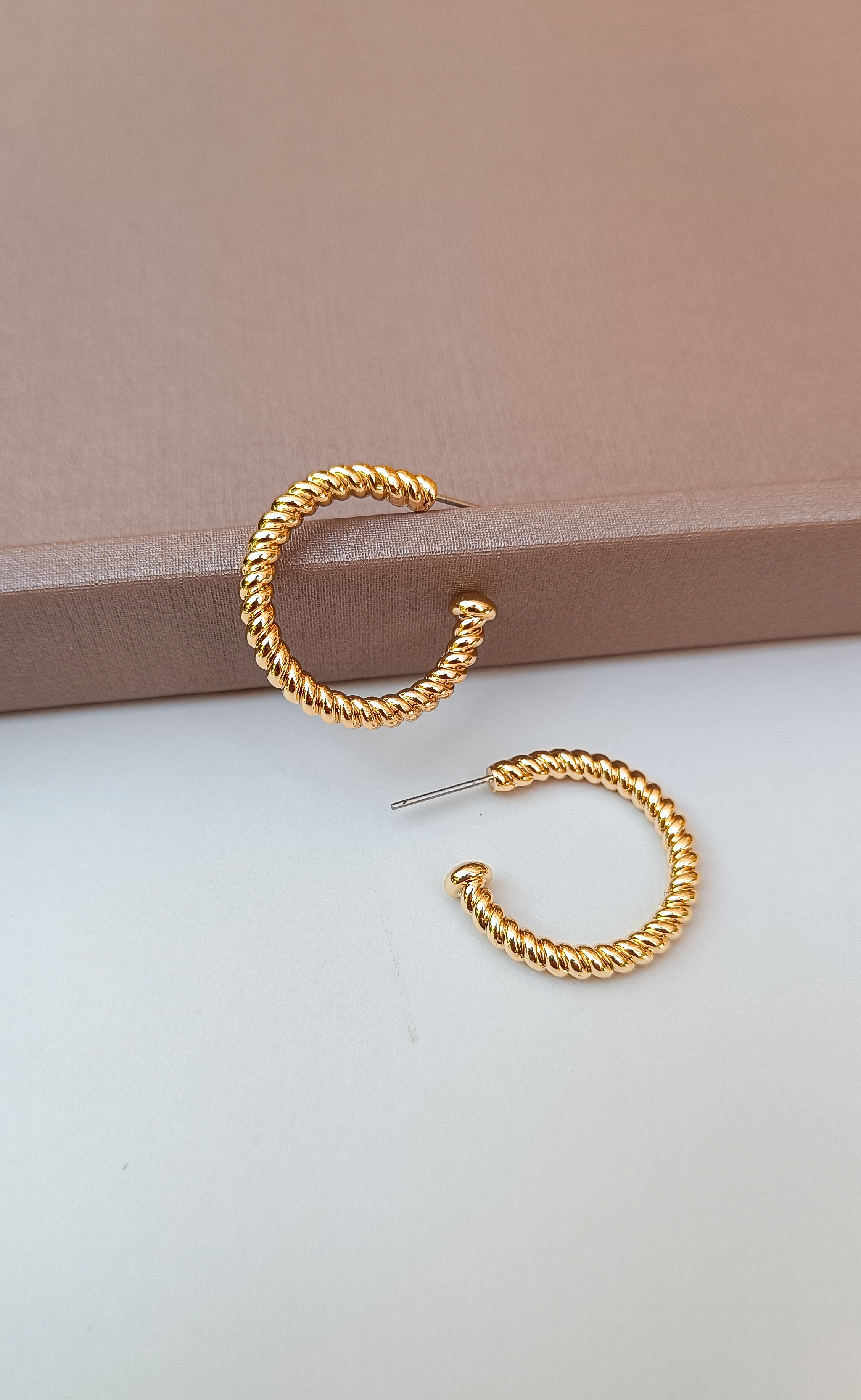 ARGOLA TORCIDA DOURADO